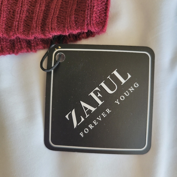 Zaful Cropped Burgandy Turtleneck Sweater - Picture 2 of 3